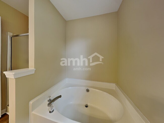 Building Photo - 169 Royalton Rd