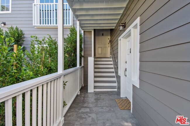 Building Photo - 111 S Harper Ave