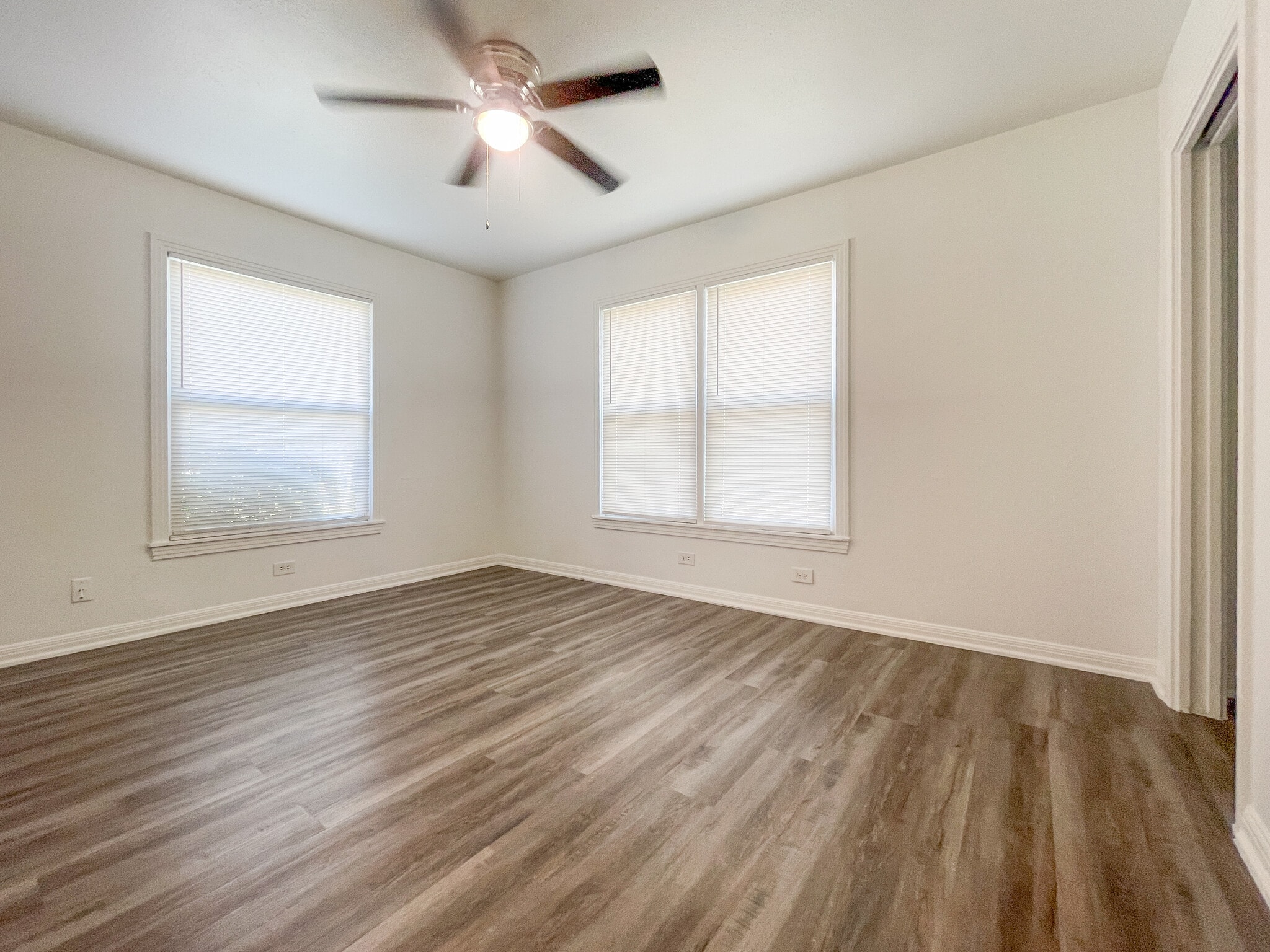 Building Photo - 701 N Barbara St