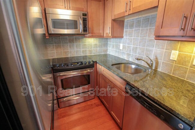 Building Photo - 66 Monroe Ave