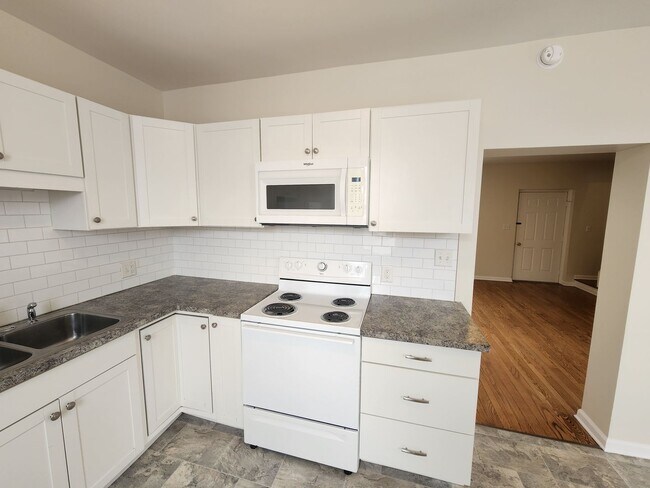 Building Photo - 5176-5178 Greenvillage Road