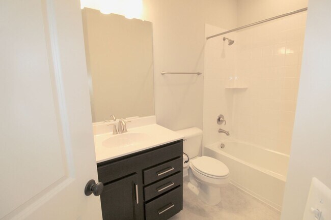 Building Photo - 3 bedroom town home with a finished basement and garage located in popular Preston Lakes
