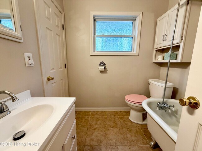 Building Photo - 1915 Culbertson Ave