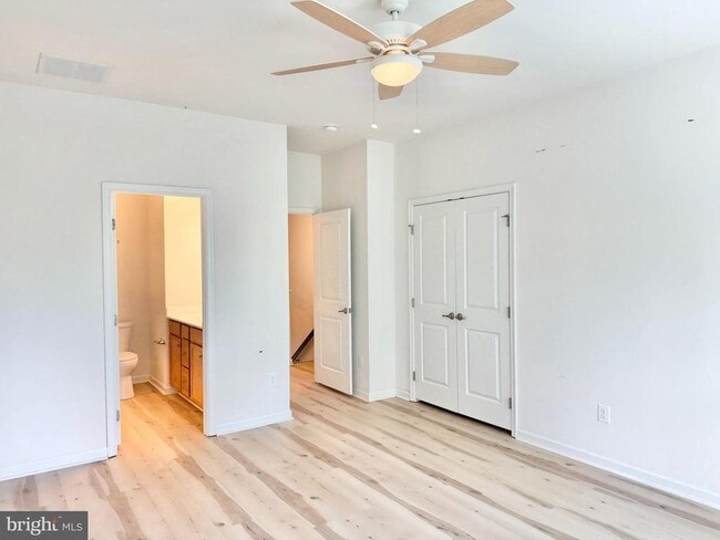 Building Photo - 127 Streamview Dr
