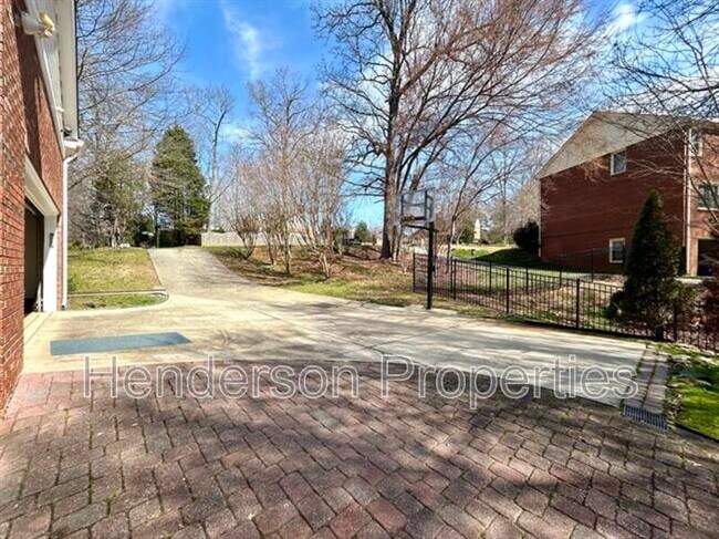 Building Photo - 332 Walnut Point Dr