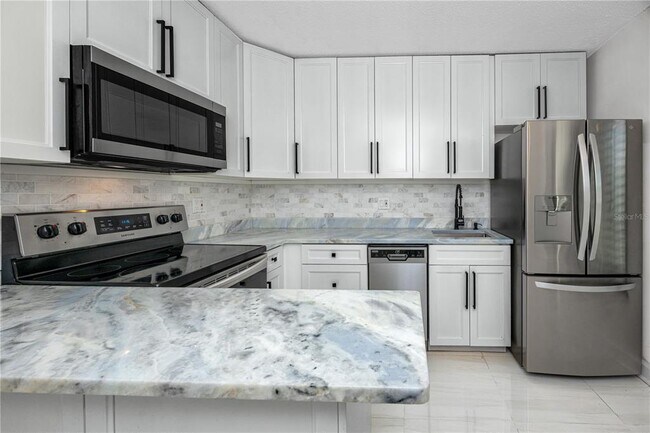 Building Photo - 2207 Belleair Rd