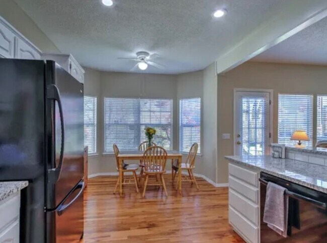 Building Photo - 4009 E 88th St