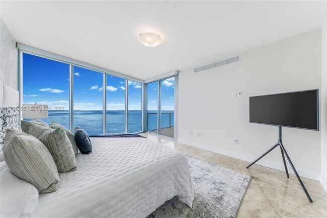 Building Photo - 17001 Collins Ave