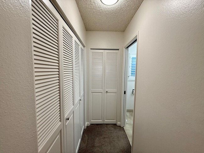 Building Photo - Conveniently located single story home!