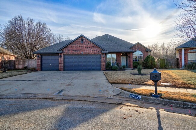 Building Photo - Spacious 4-Bedroom Retreat in Oklahoma City