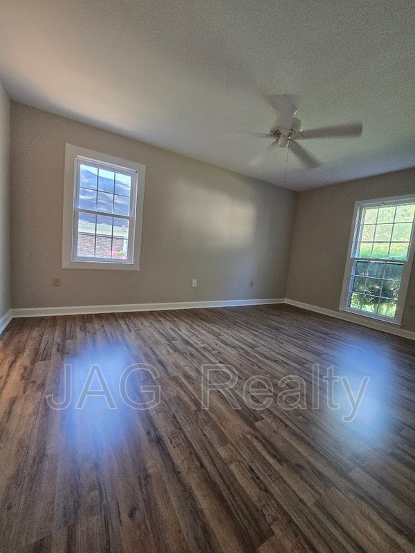 Building Photo - 9409 Radner Ln
