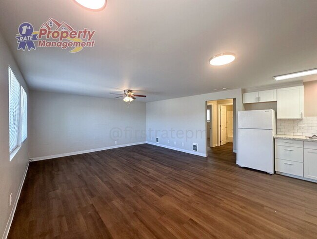 Building Photo - 1215 W Beacon St