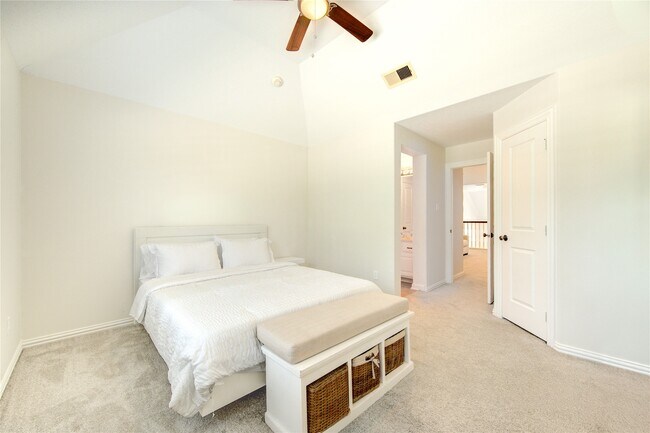 Building Photo - 2011 Spring Cedar Ln