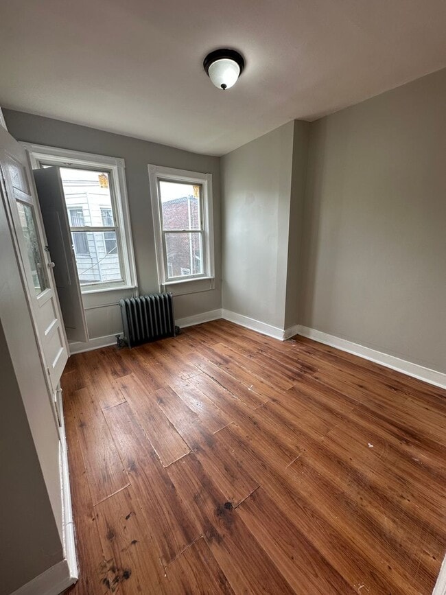 Building Photo - 3 Bed, 1 Bath townhome