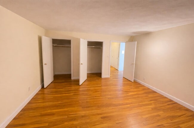 Building Photo - 20 Radcliffe Rd