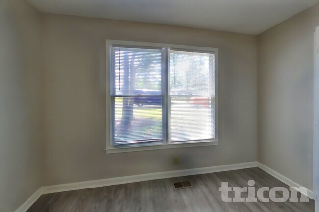 Building Photo - 529 Ferncliffe Rd