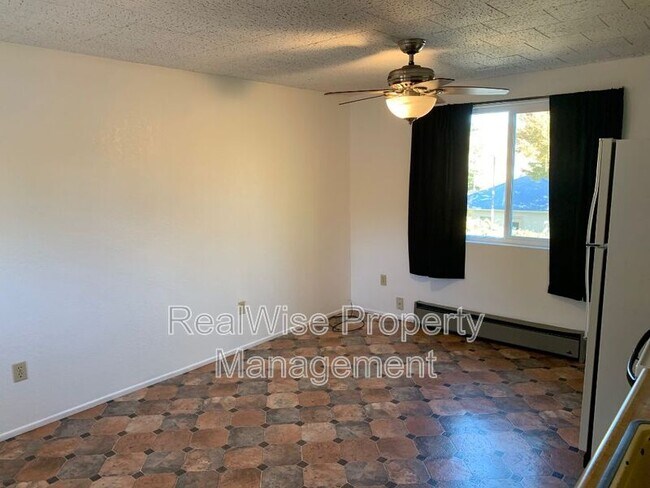Building Photo - 161 B St