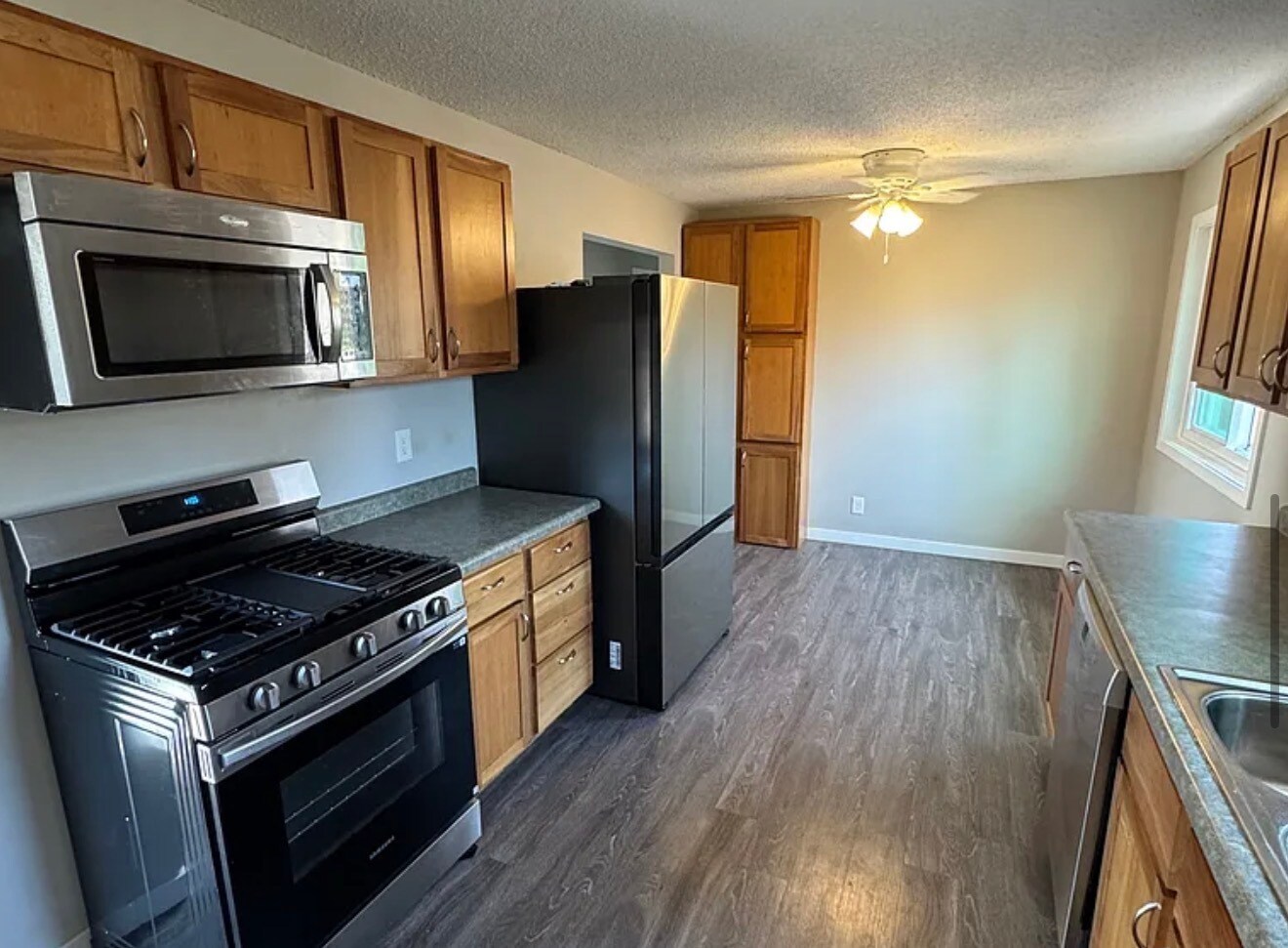Building Photo - 930 Larpenteur Ave W