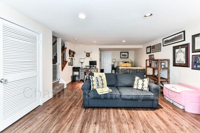 Building Photo - 7245 Worsley Way