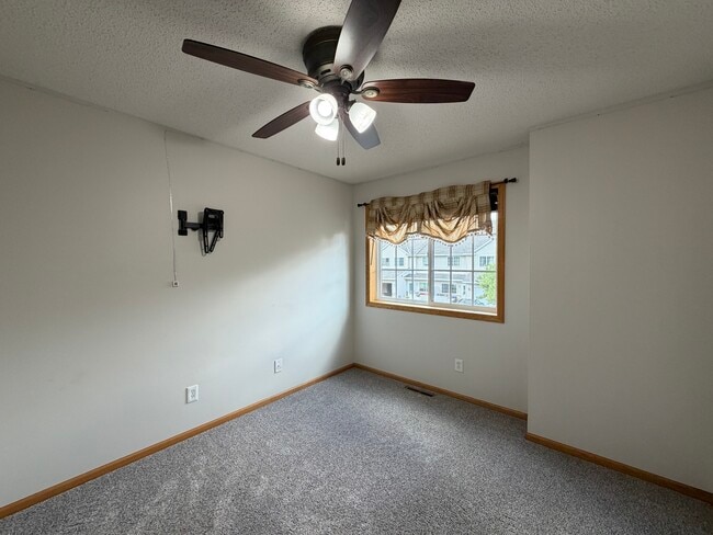 Building Photo - 17343 River Birch Ln S E