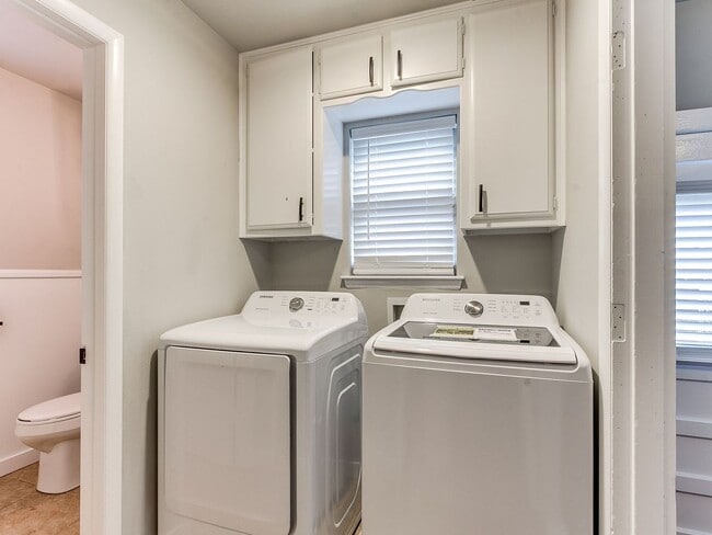 Building Photo - Spacious 4 bedroom in Edmond!