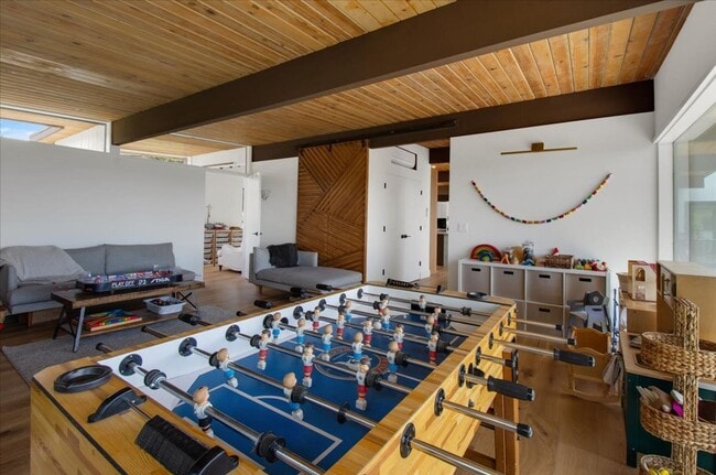 Building Photo - 4Bd/3.25Ba Shoreline House