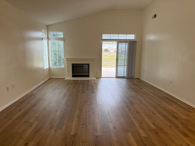 Building Photo - Wyndham Rose in AV, 2 Bedrooms,2 Bathrooms + Den, Gated Community,