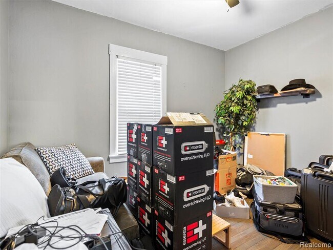 Building Photo - 23110 Carlisle Ave