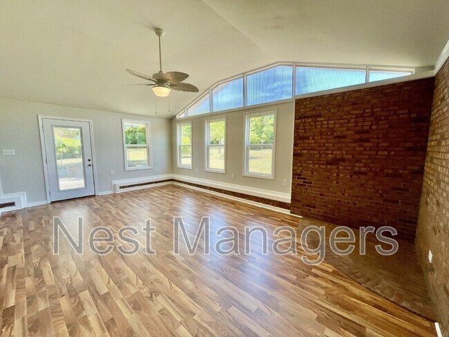 Building Photo - 621 Welsh Pl