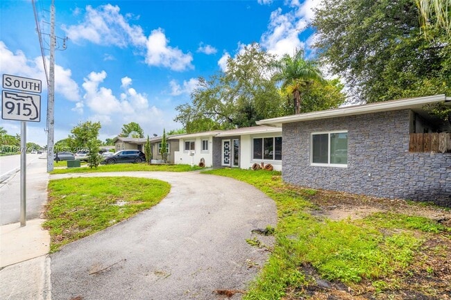 Building Photo - 17930 NE 6th Ave