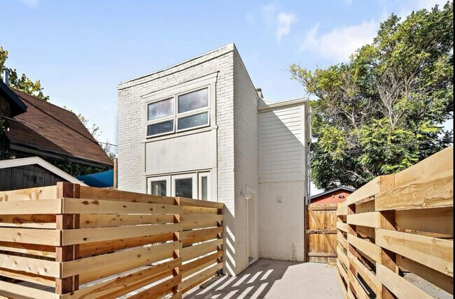 Building Photo - 2900 Champa St