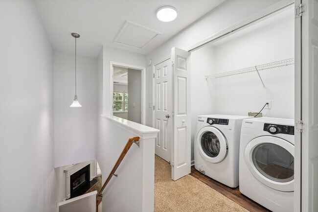 Building Photo - Spacious Townhome with Finished Basement -...