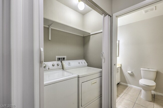 Building Photo - 2981 Country Manor Ln