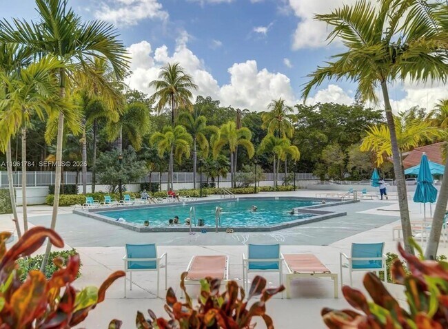 Building Photo - 100 Bayview Dr