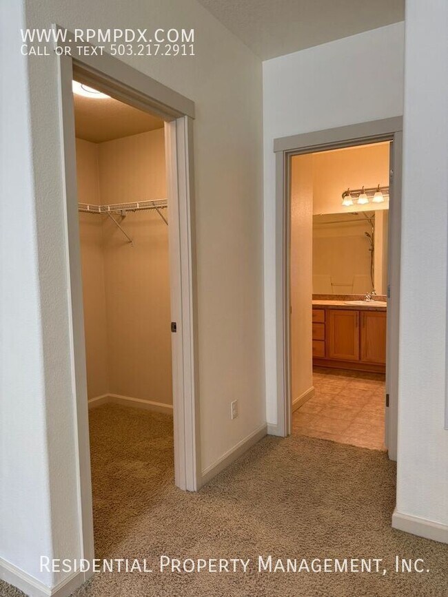 Building Photo - 11830 NW Holly Springs Ln