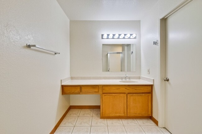 Building Photo - Hardwood Floors- A/C- Full Bedroom and Bath on First Floor: Fresh Paint