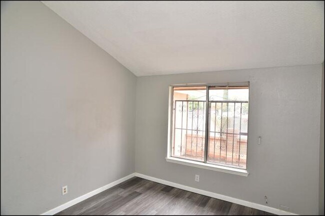 Building Photo - 2 bedroom in El Paso TX 79907