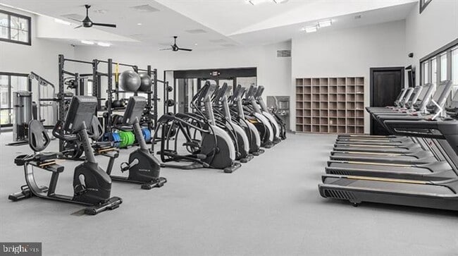 Building Photo - 9526 Hyde Pl