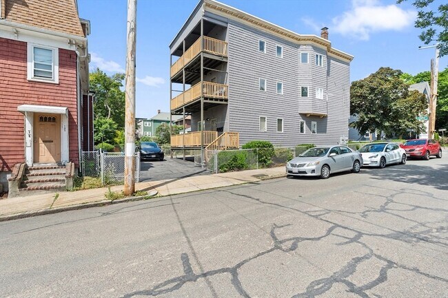 Building Photo - 159 Cowper St