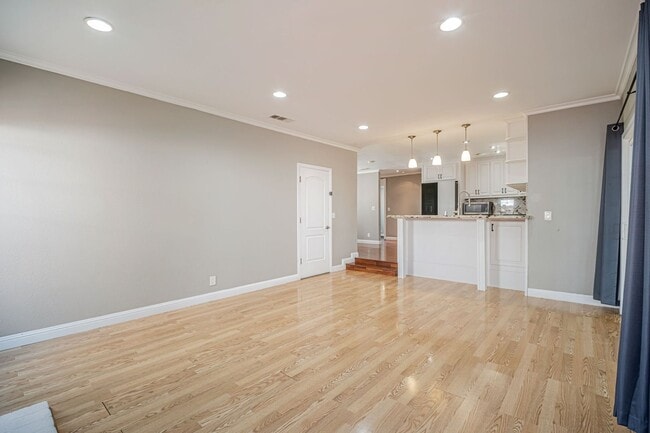 Building Photo - Charming 3BR/2BA Single Family Home for re...