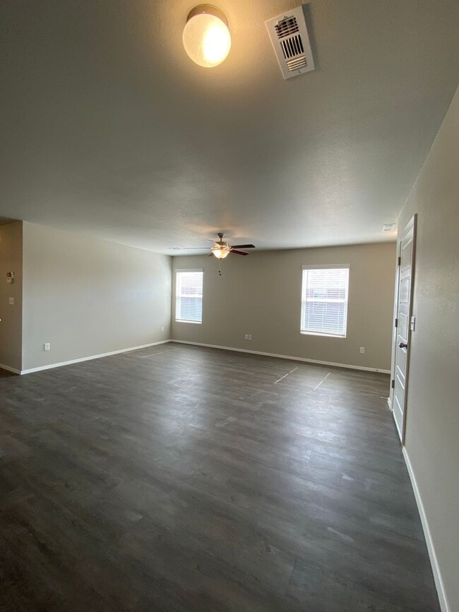 Building Photo - *Pre-leasing* Three Bedroom | Two Bathroom...