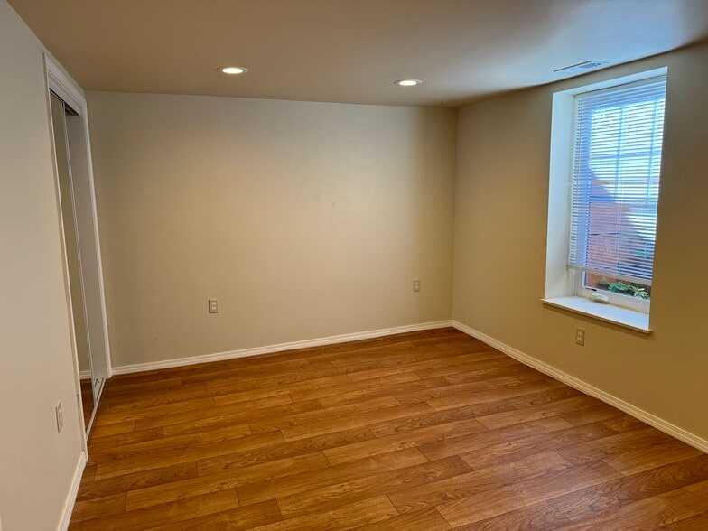 Building Photo - 7405 NE Prescott St