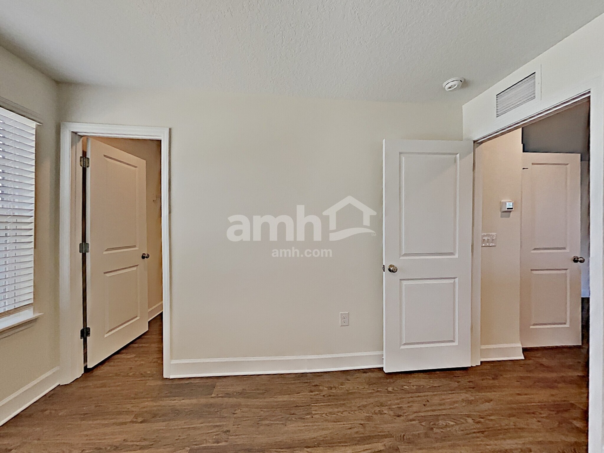 Building Photo - 401 Pine Terrace Dr