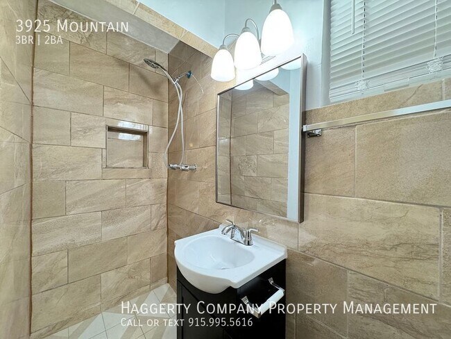 Building Photo - 3925 Mountain-