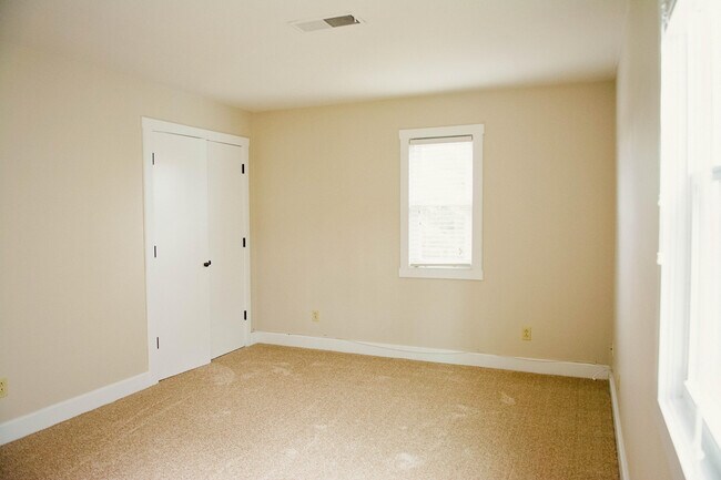 Building Photo - 1051 Chinoe Rd