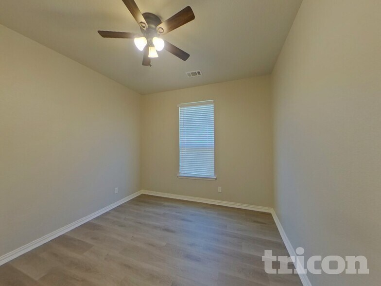 Building Photo - 1940 Gill Star Dr