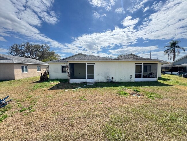 Building Photo - Beautiful 3/2 Duplex in St. Cloud