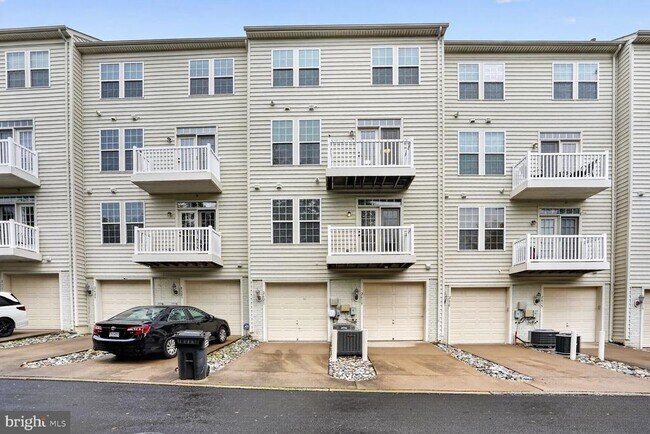 Building Photo - 2621 Eastbourne Dr