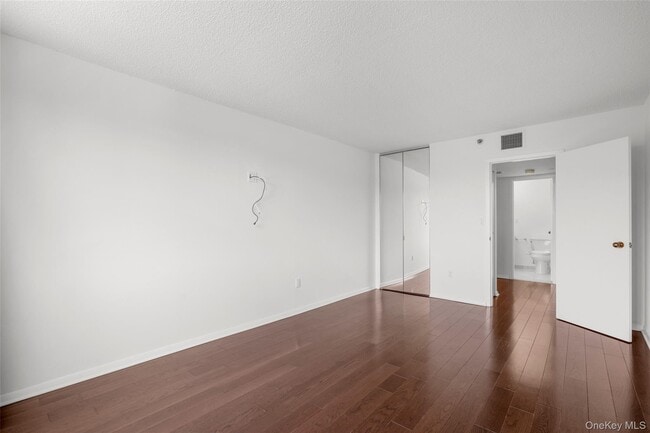 Building Photo - 25 Rockledge Ave