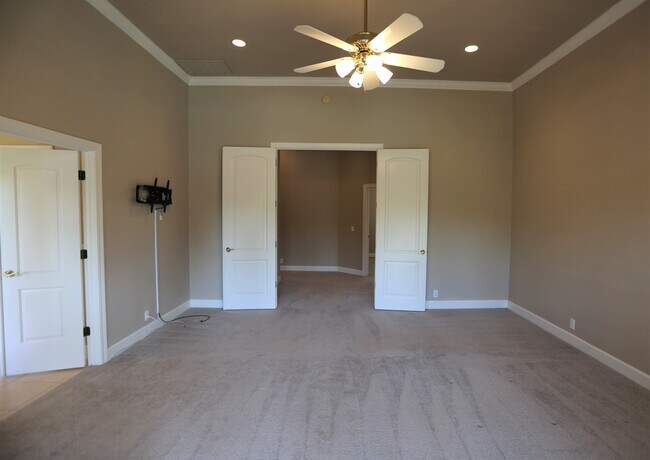 Building Photo - 320 Hartley Dr